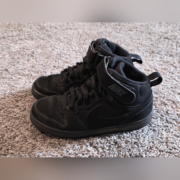 Nike Court Borough Mid BOYS Size 4Y - Picture 1 of 5